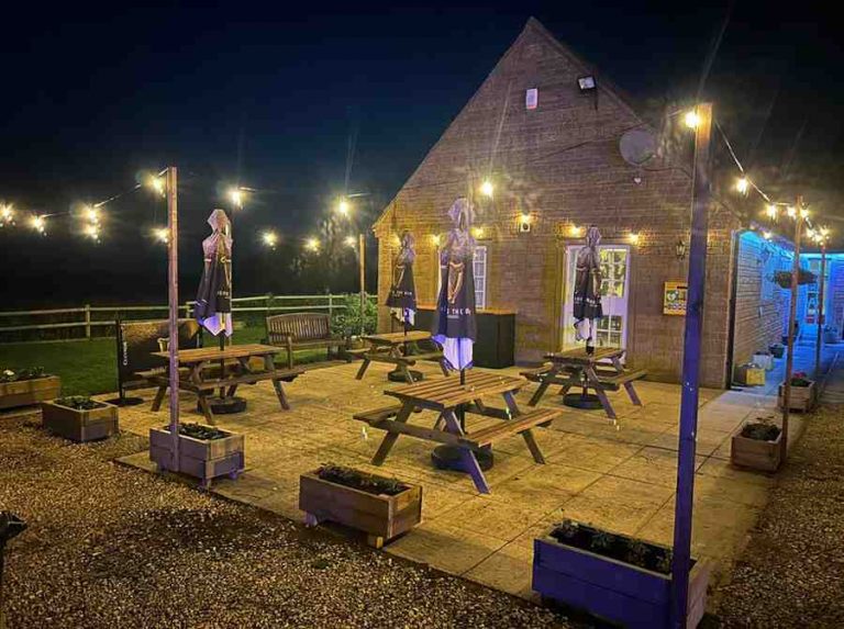 stanton-club-garden-at-night-with-lights
