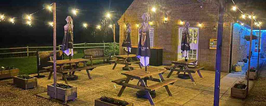stanton-club-garden-at-night-with-lights